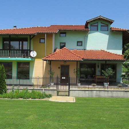 Pri Orehite Guesthouse Oreshak  Buitenkant foto