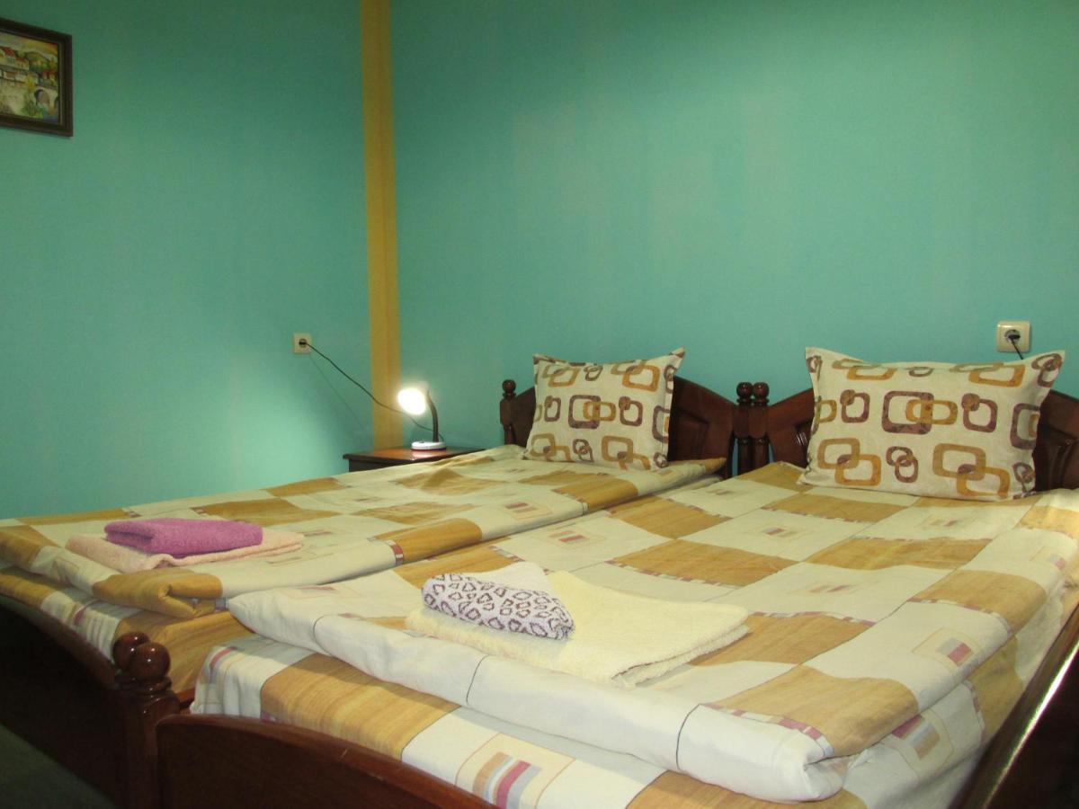 Pri Orehite Guesthouse Oreshak  Buitenkant foto