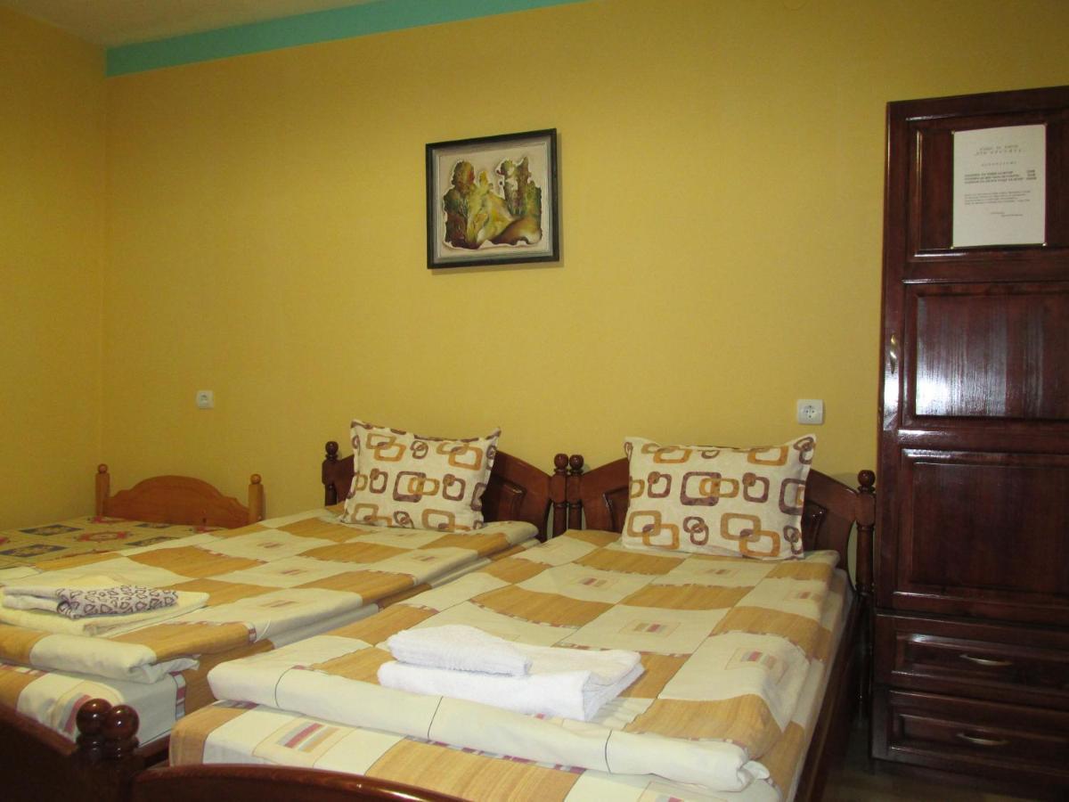 Pri Orehite Guesthouse Oreshak  Buitenkant foto