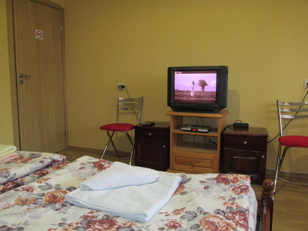Pri Orehite Guesthouse Oreshak  Buitenkant foto