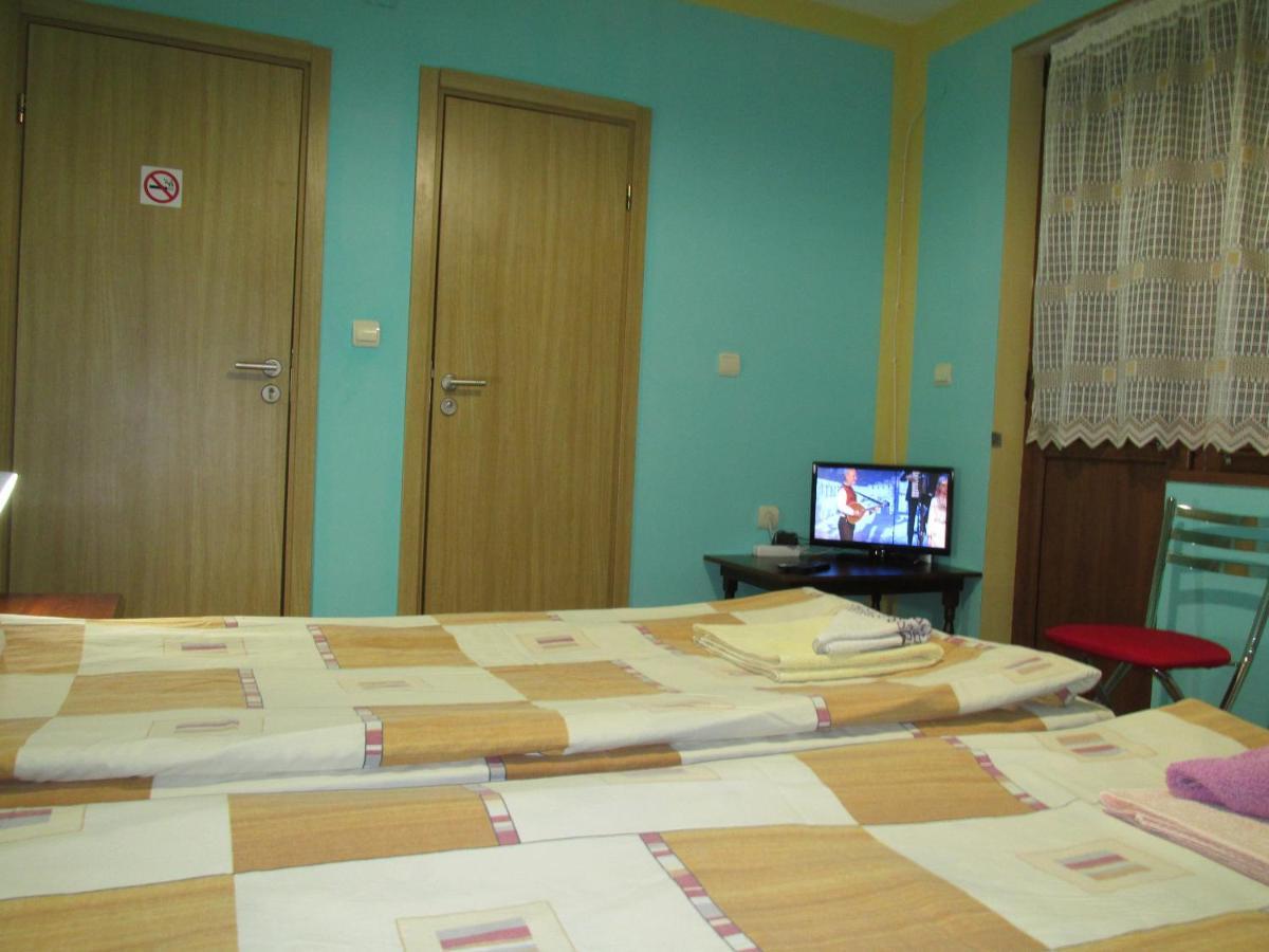 Pri Orehite Guesthouse Oreshak  Buitenkant foto