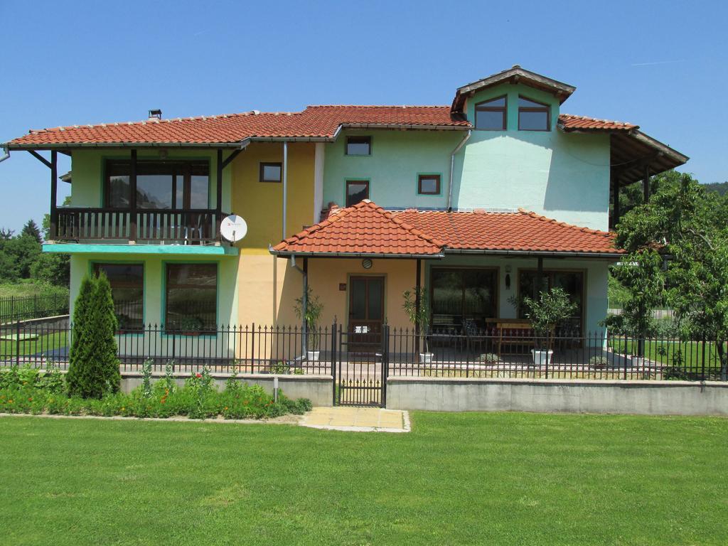 Pri Orehite Guesthouse Oreshak  Buitenkant foto