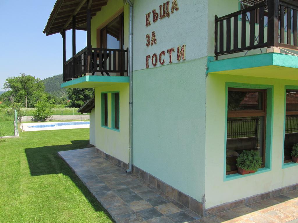 Pri Orehite Guesthouse Oreshak  Buitenkant foto