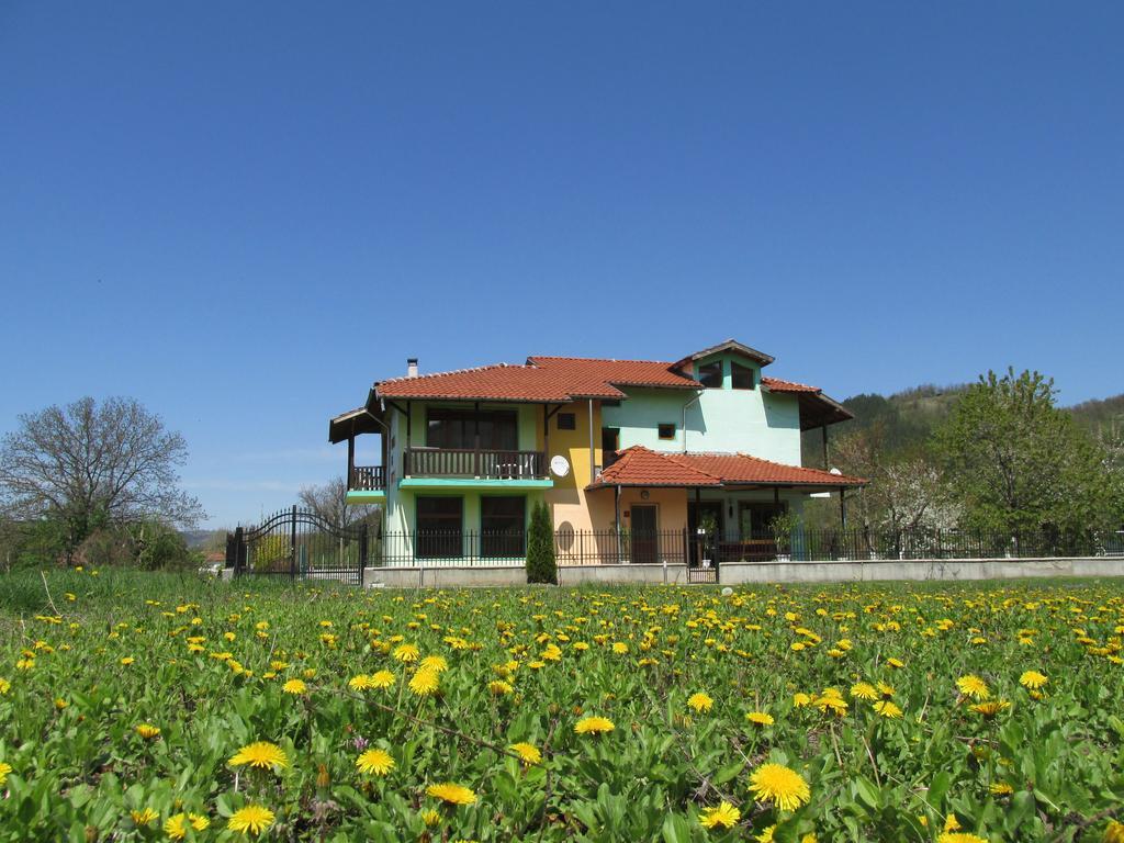 Pri Orehite Guesthouse Oreshak  Buitenkant foto