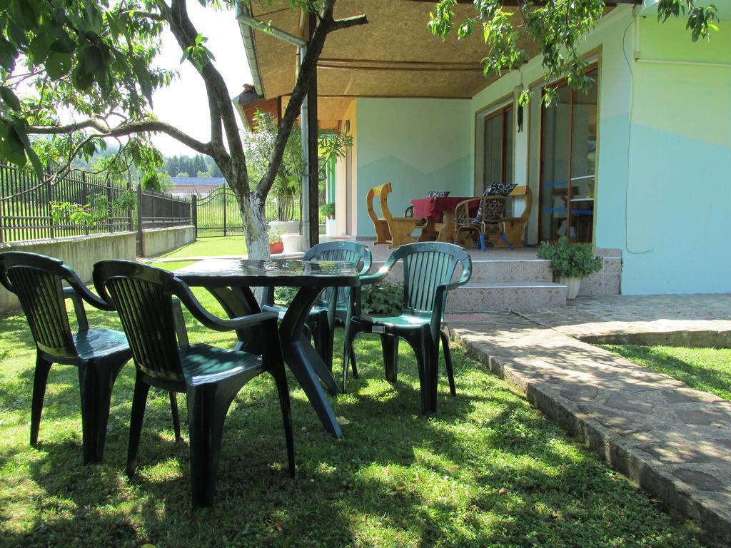 Pri Orehite Guesthouse Oreshak  Buitenkant foto