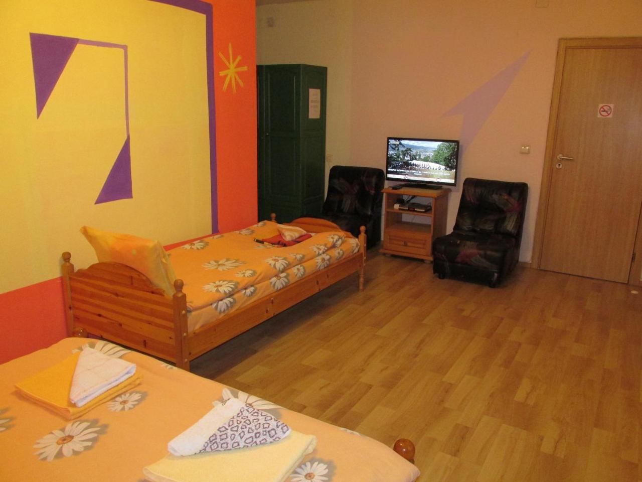 Pri Orehite Guesthouse Oreshak  Buitenkant foto